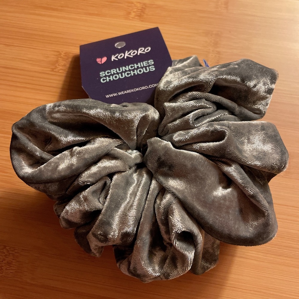 ☘️3/$30 BNWT Kokoro Grey Crushed Velvet Oversized Scrunchie